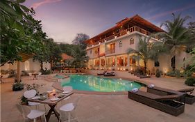 Aura Resort & Spa